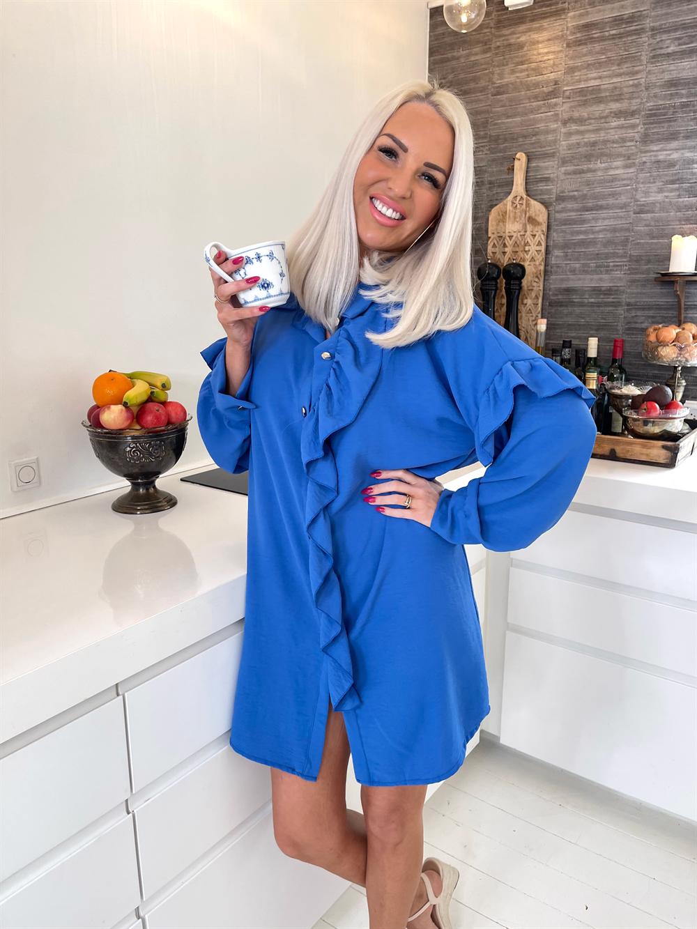 Sandri - Skjortetunika med flæser og guld knapper